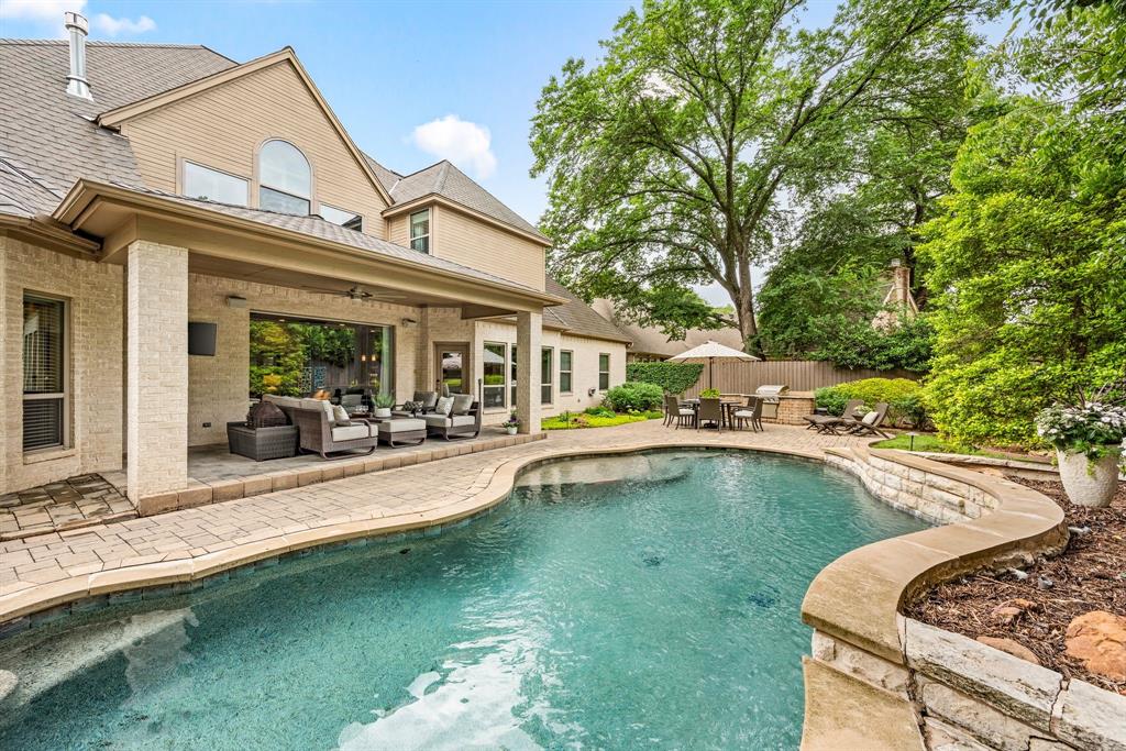 2902 Rivercove Court
