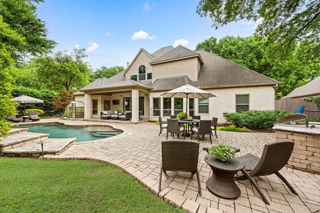 2902 Rivercove Court