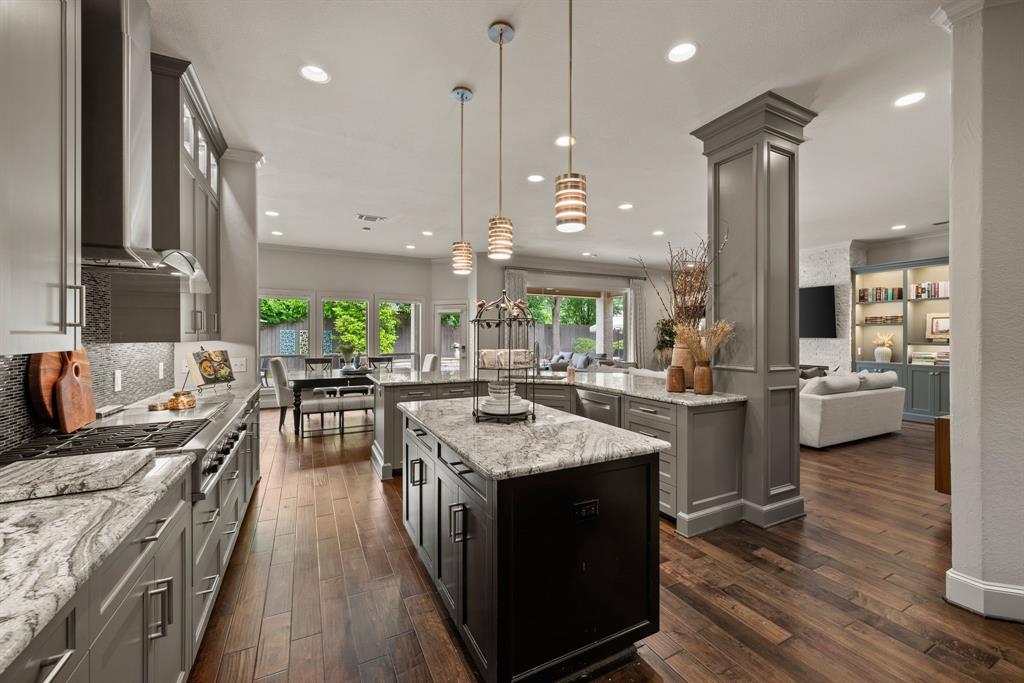 2902 Rivercove Court