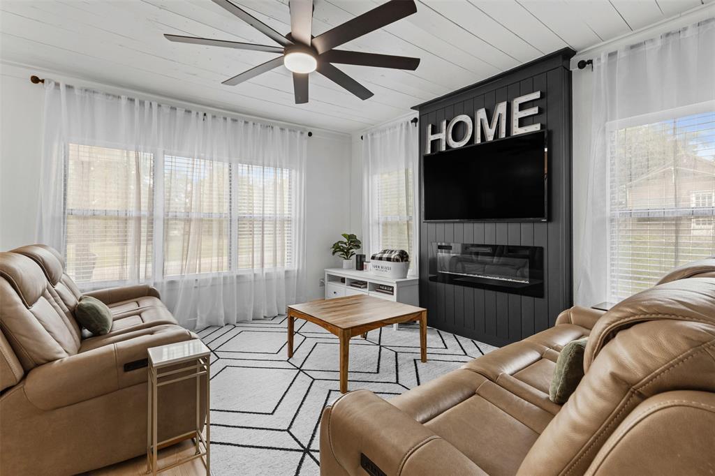 207 W River