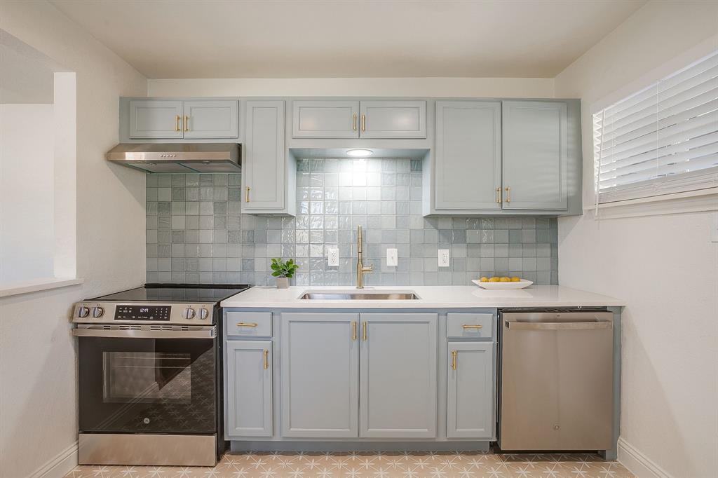 4413 Wellesley Avenue