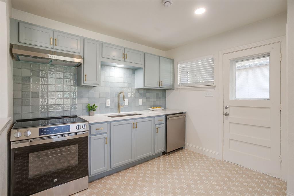 4413 Wellesley Avenue