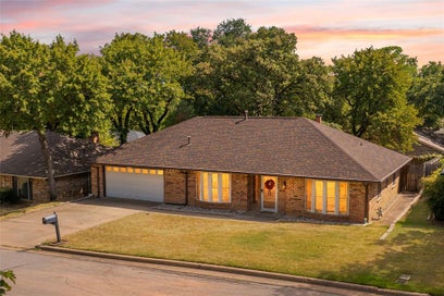 5710 Valley Ridge Court Arlington TX 76017