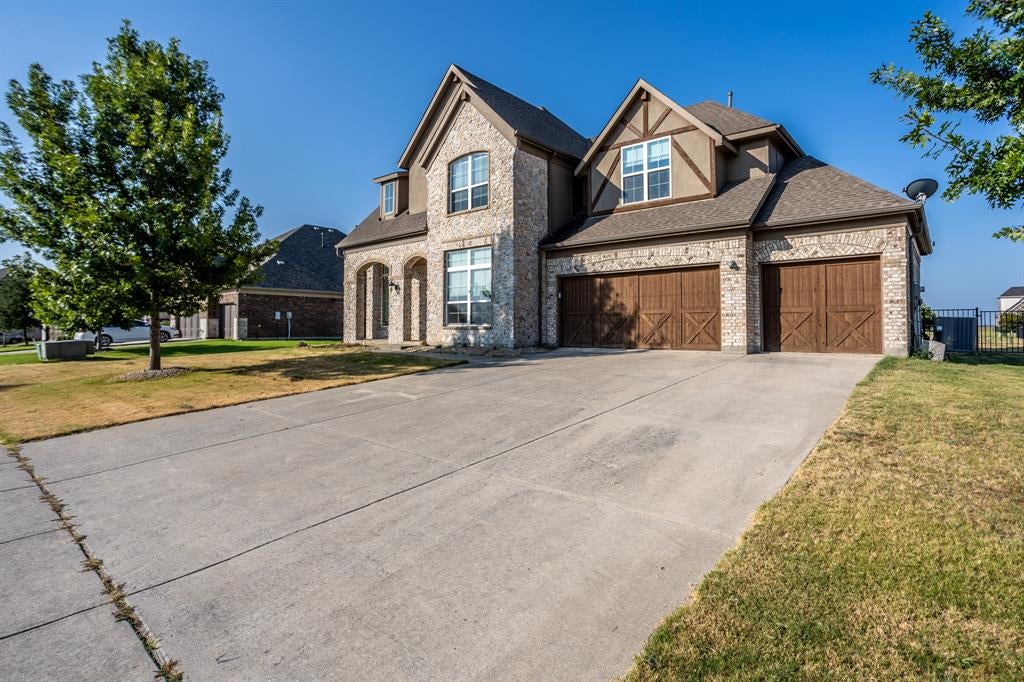 1921 Running Deer Lane