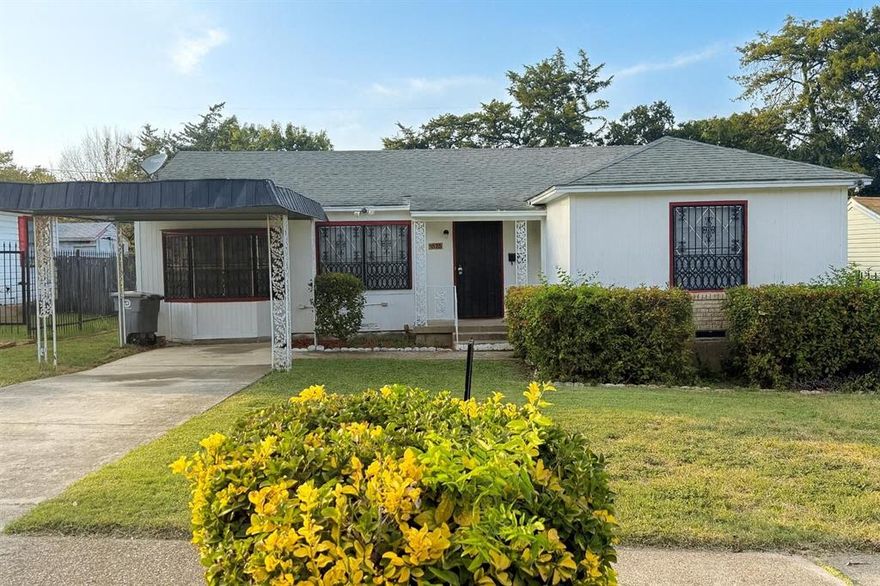 Discover the charm of North Oak Cliff! This 3-bedroom, 1-bath home offers 939 sq ft on a 6,473 sq ft lot, providing comfort and potential in one of Dallas’s fastest-growing areas. With NEW TOWNHOMES being built right across the street, this property is ideal for homeowners or investors. Inside, the floor plan is filled with natural light and ready for your updates. The spacious yard allows for outdoor living, gardening, or future expansion. Conveniently located near Bishop Arts, Downtown Dallas, and the Dallas Zoo, plus quick access to I-35 and major roads. Home is being sold As-Is.