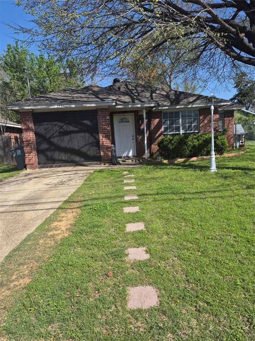 Great starter home in a transitioning area nestled between I-45 and I-75. This 3 bedroom 2 bath brick home with a flex room or office features plank wood flooring, thermal windows and a covered patio deck.
Ideally situated just minutes from Downtown Dallas, Fair Park, and Deep Ellum, this property offers unbeatable access to major highways, dining, entertainment, and key employment hubs. Enjoy the benefits of nearby development and growth in one of Dallas’ most convenient locations