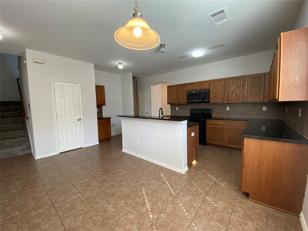 2913 Castlebend Drive