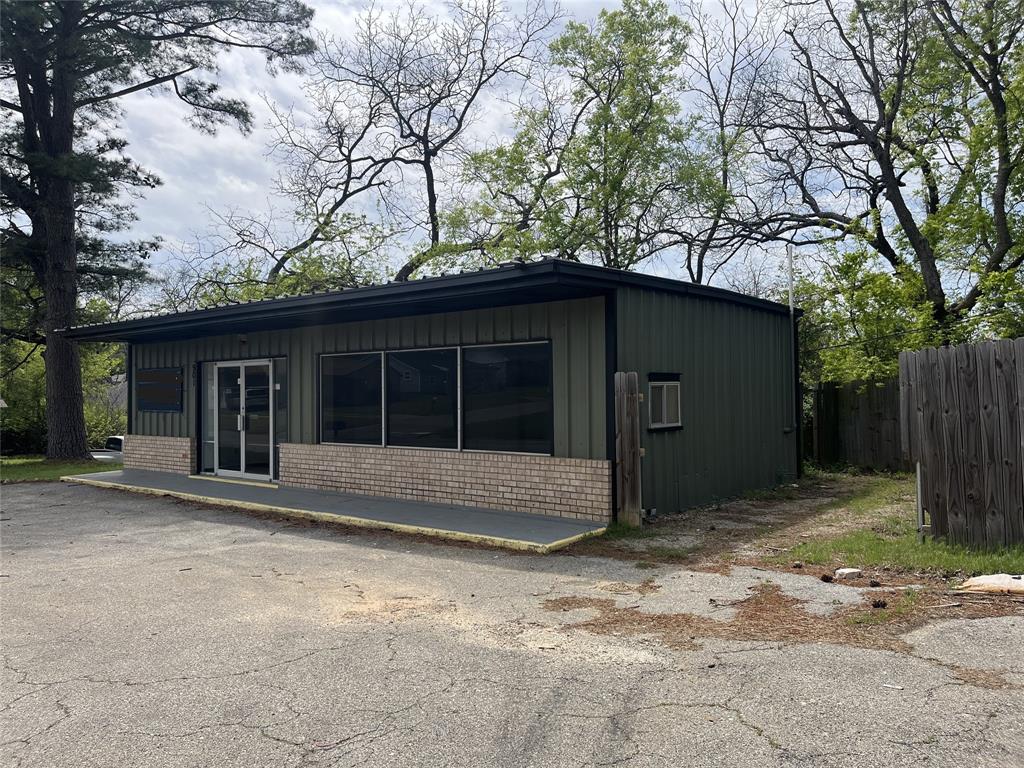 901 N Tone. Avenue