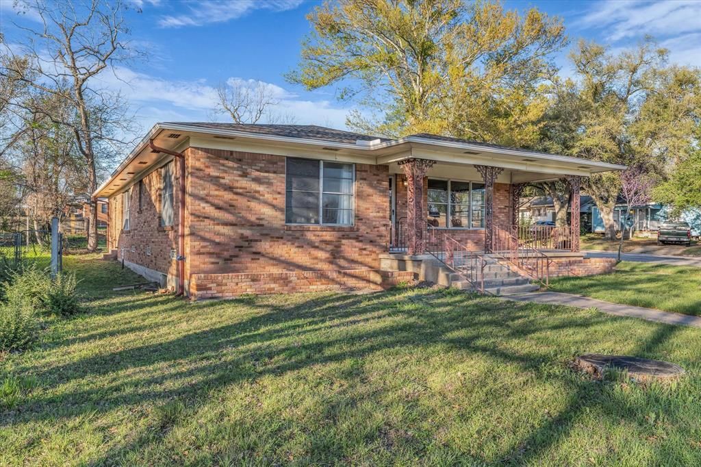 Photo of 721 Main Street, Teague, TX 75860 (MLS # 21208172)