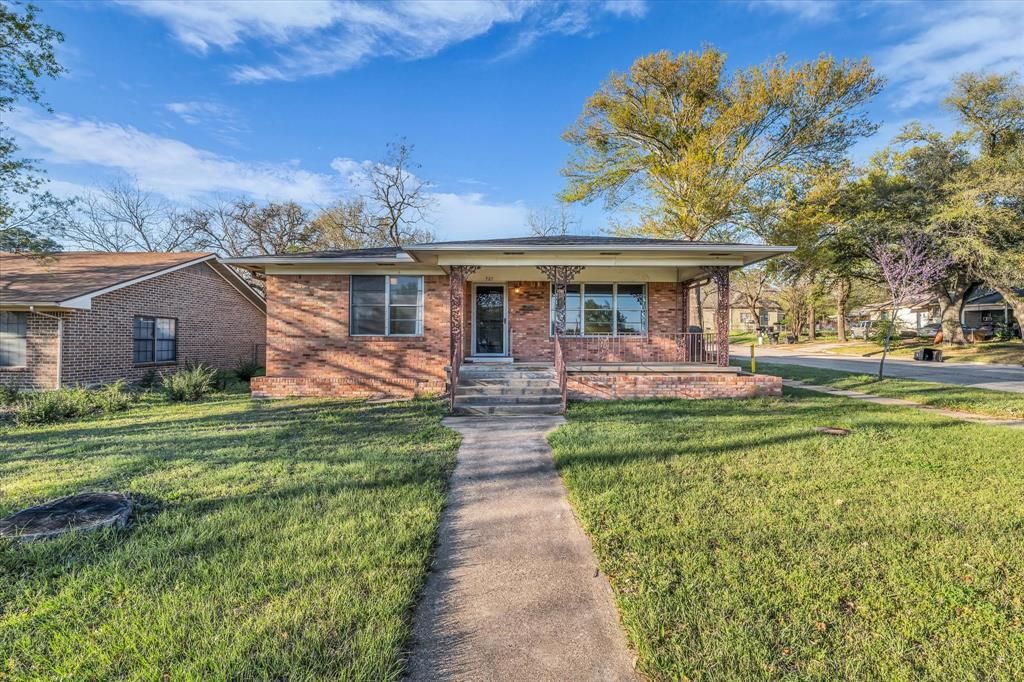 Photo of 721 Main Street, Teague, TX 75860 (MLS # 21208172)