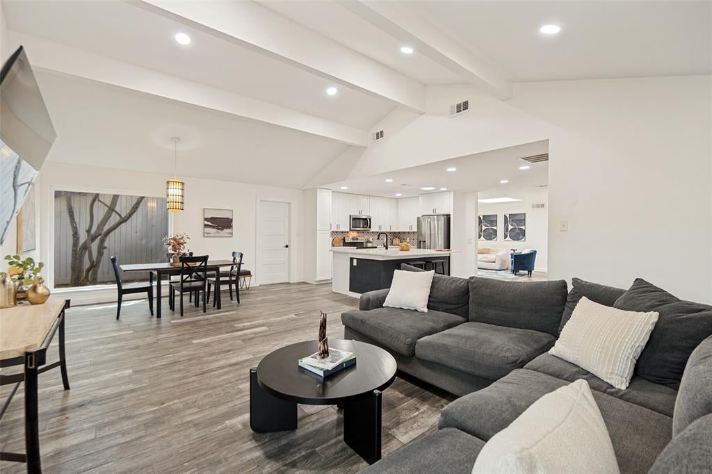 9038 Flicker Lane