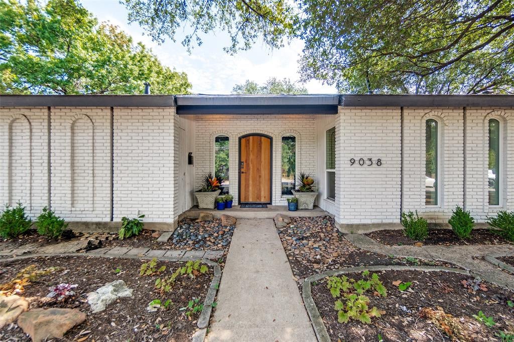 9038 Flicker Lane