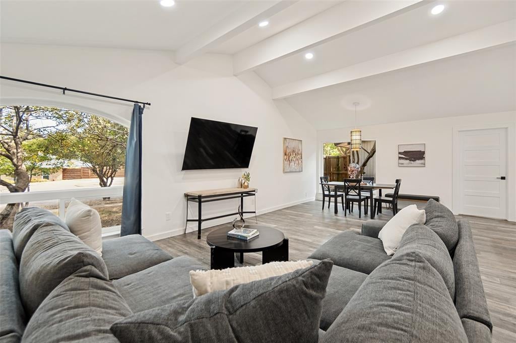 9038 Flicker Lane