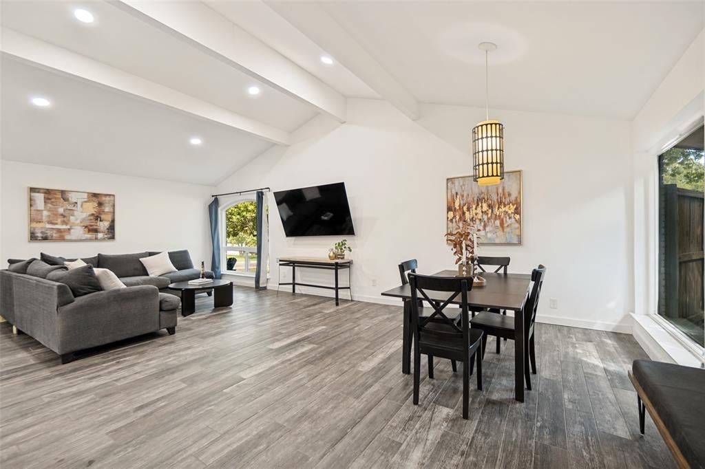 9038 Flicker Lane