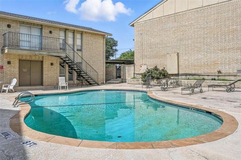 Tiny photo for 4524 Amesbury Drive #C, Dallas, TX 75206 (MLS # 21192774)