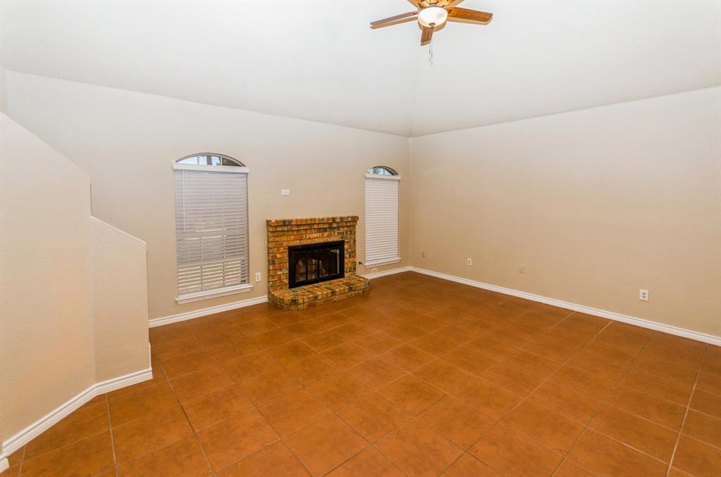 2229 Silverthorn Lane