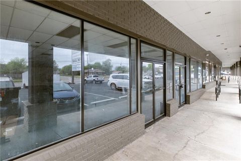 Photo of 1300 Lake Air Drive #3, Waco, TX 76710 (MLS # 229247) Photo of 1300 Lake Air Drive #3, Waco, TX 76710 (MLS # 229247)