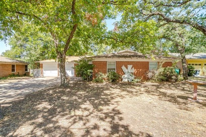 7205 Robinhood Lane Fort Worth TX 76112