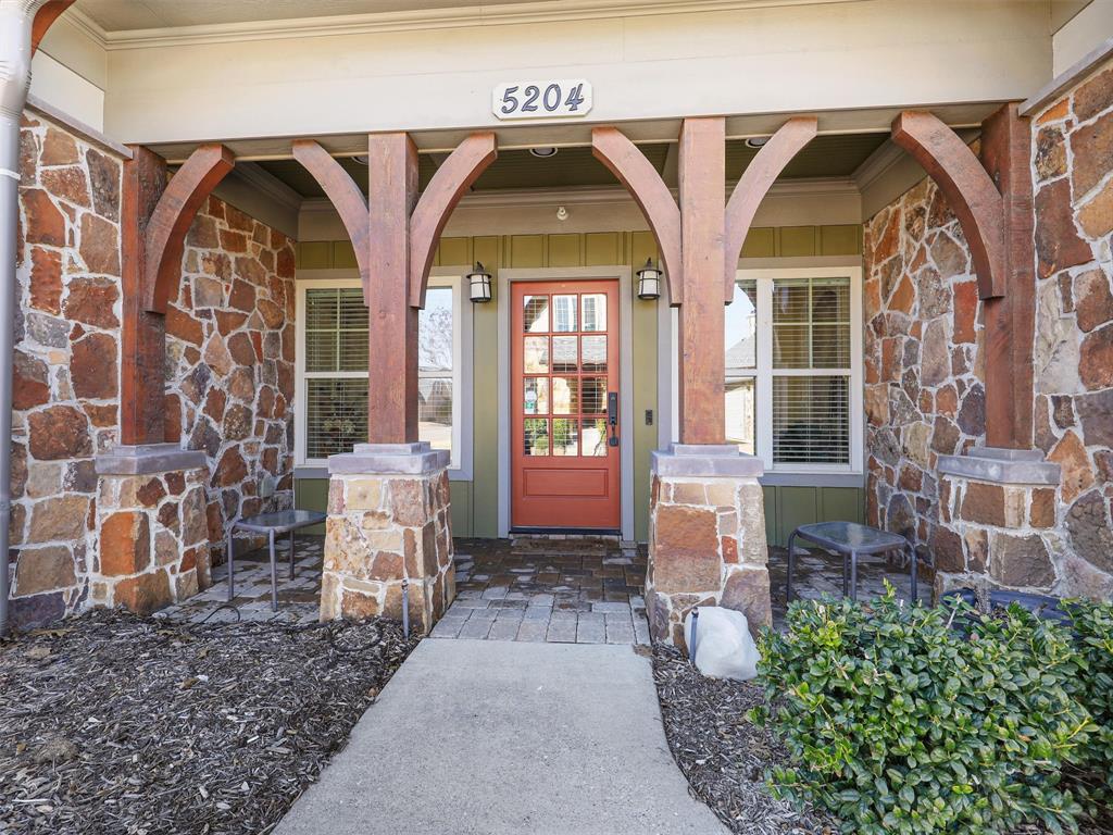 5204 Sutton Circle