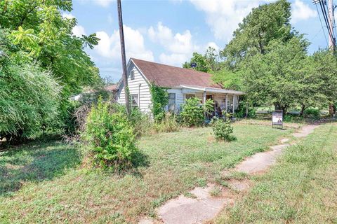 Tiny photo for 601 E Houston Street, Leonard, TX 75452 (MLS # 20981463)