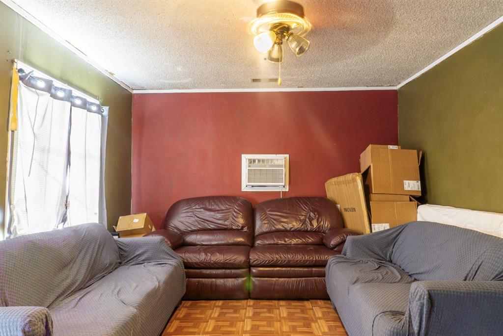 714 Neomi Avenue