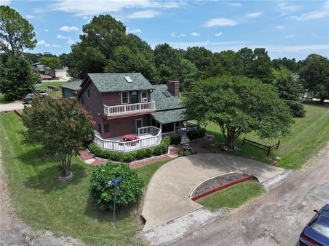 Photo of 424 Lagoon Drive, Gun Barrel City, TX 75156 (MLS # 21312689)