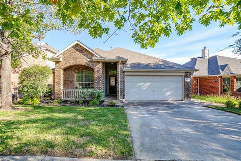 Photo of 10708 Highland Ridge Road, Fort Worth, TX 76108 (MLS # 21419771)