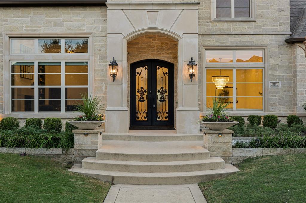 917 Lake Carillon Lane