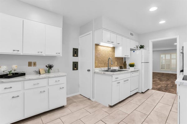 11332 PARK CENTRAL PL APT C, DALLAS, TX 75230 - Image cd2ff7e52c01cee4d51e03d8e4d4045d/1735344749