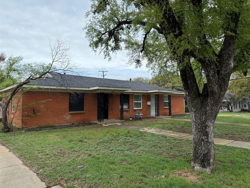 This full duplex would make a great investment property. Each side has 2 bedrooms and 1 full bathroom. A detached garage sits behind the duplex. Square footage is pulled from tax records and is the square footage for 2500. 2502 is similar. Sold as is. The seller will make no repairs.