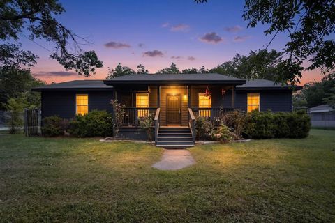 Photo of 701 E Brin Street, Terrell, TX 75160 (MLS # 21298768)