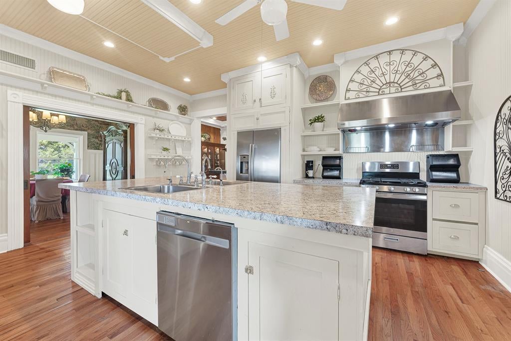 1425 Lone Star Road