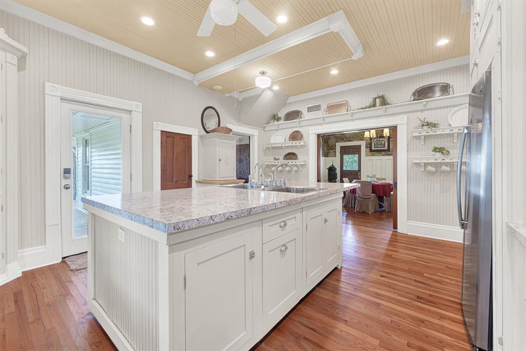 1425 Lone Star Road
