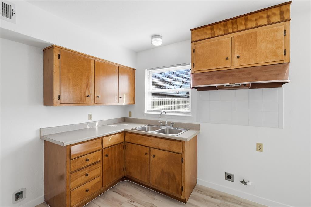 Country Club Park 02 - Residential Lease