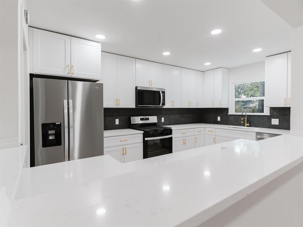 126 E Scotland Drive