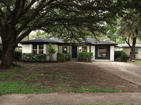 126 E Scotland Drive Irving TX 75062