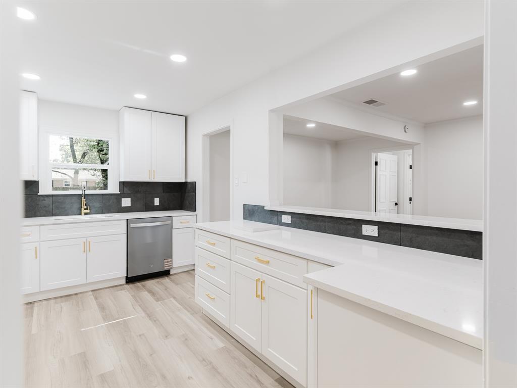 126 E Scotland Drive