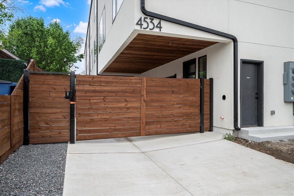 4534 Lake Avenue 103