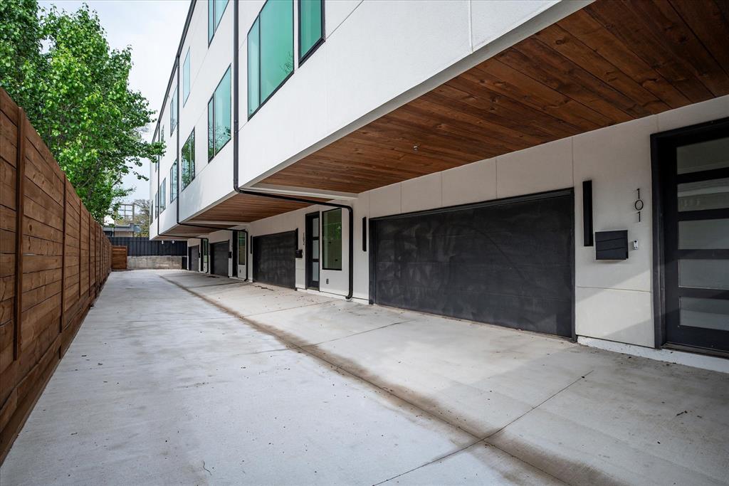 4534 Lake Avenue 103