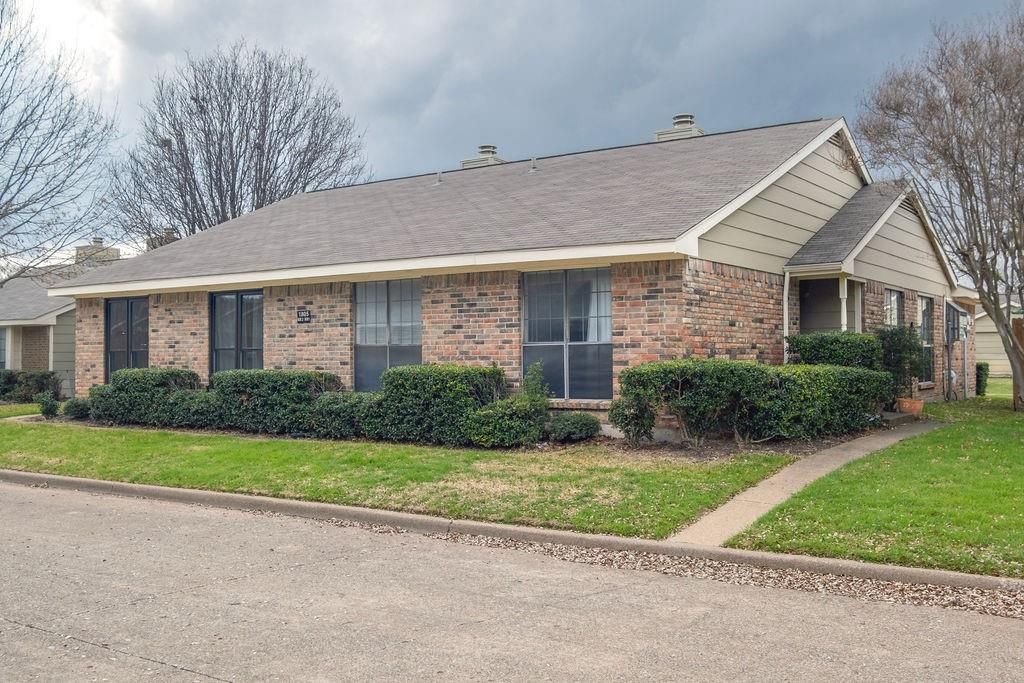 Photo of 1805 W Spring Creek Parkway #BB1, Plano, TX 75023 (MLS # 21206008)