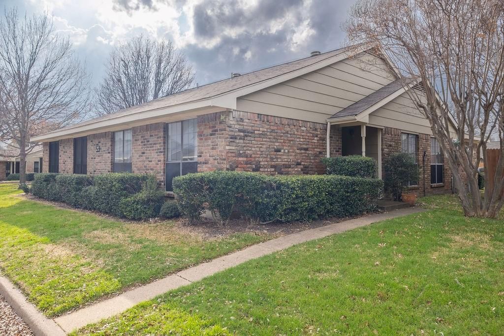 Photo of 1805 W Spring Creek Parkway #BB1, Plano, TX 75023 (MLS # 21206008)