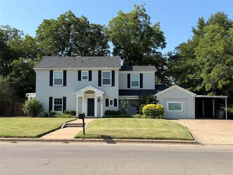 Photo of 926 Calaveras Street, Graham, TX 76450 (MLS # 21350537)