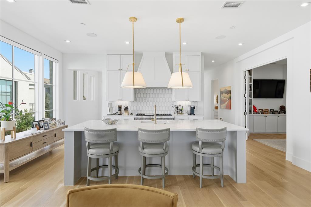 300 O Connor Ridge Boulevard 24