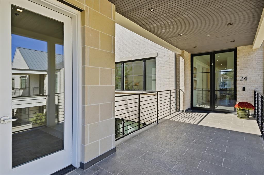 300 O Connor Ridge Boulevard 24