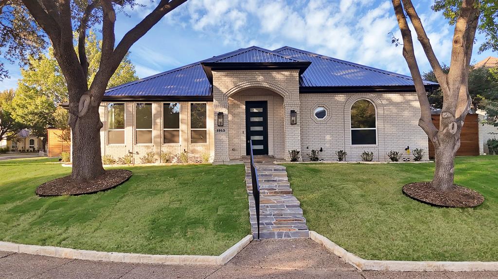 1913 Crockett Circle