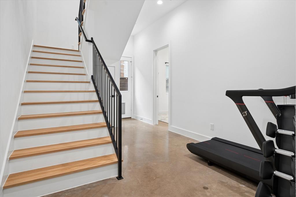 2130 Lovedale Avenue 102