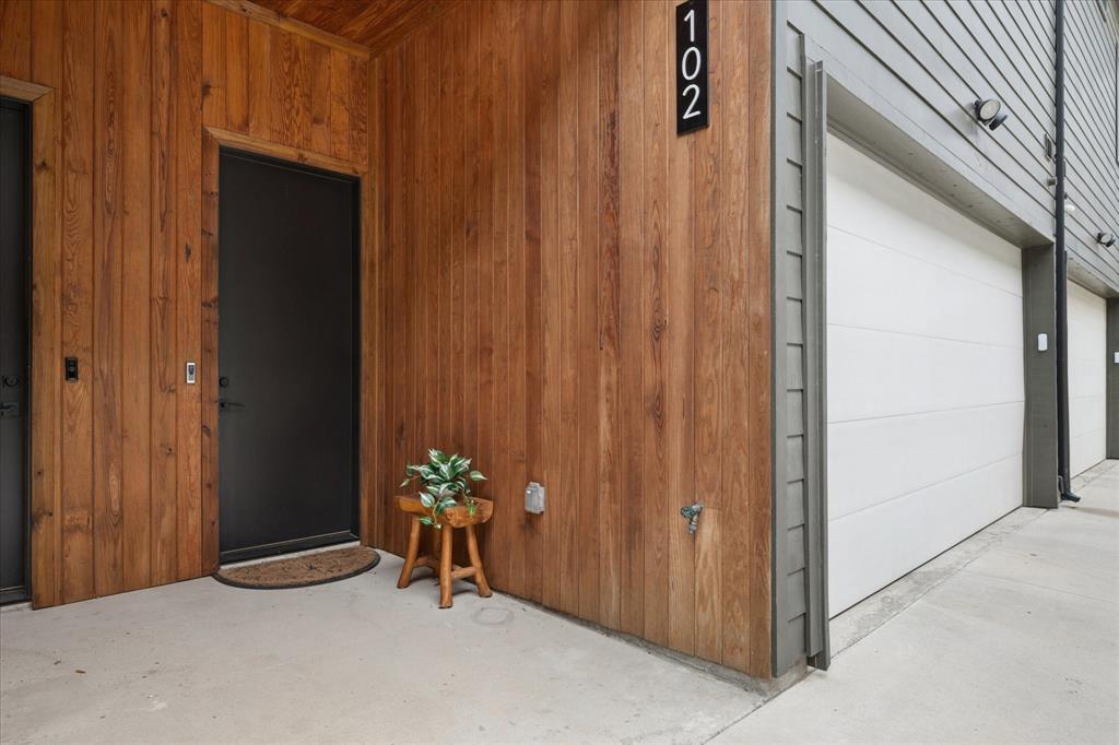 2130 Lovedale Avenue 102