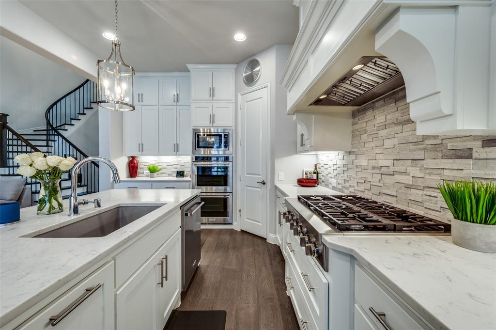 2921 Darcy