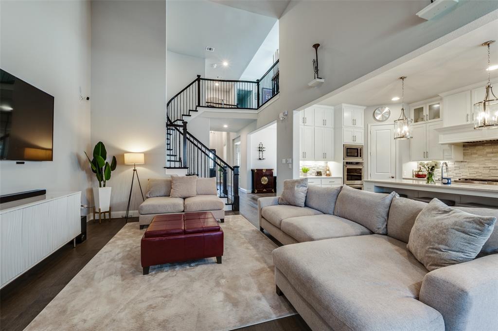 2921 Darcy