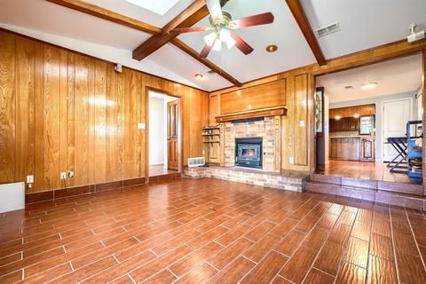 2112 Mangum Street Commerce TX 75428